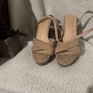 Summer heels beige with strap